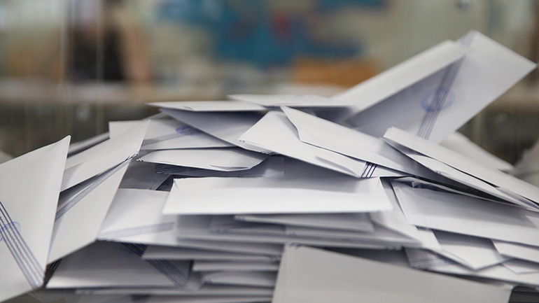 Τι απαντούν οι εταιρείες δημοσκοπήσεων για την απόκλιση μεταξύ προβλέψεων και εκλογικών αποτελεσμάτων